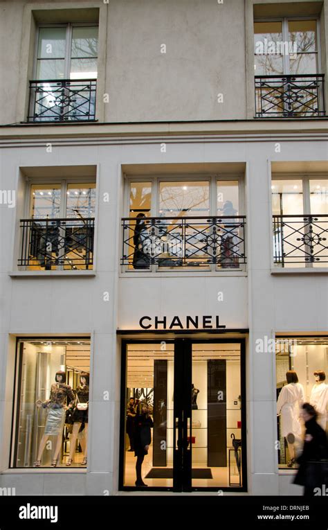 chanel hours paris